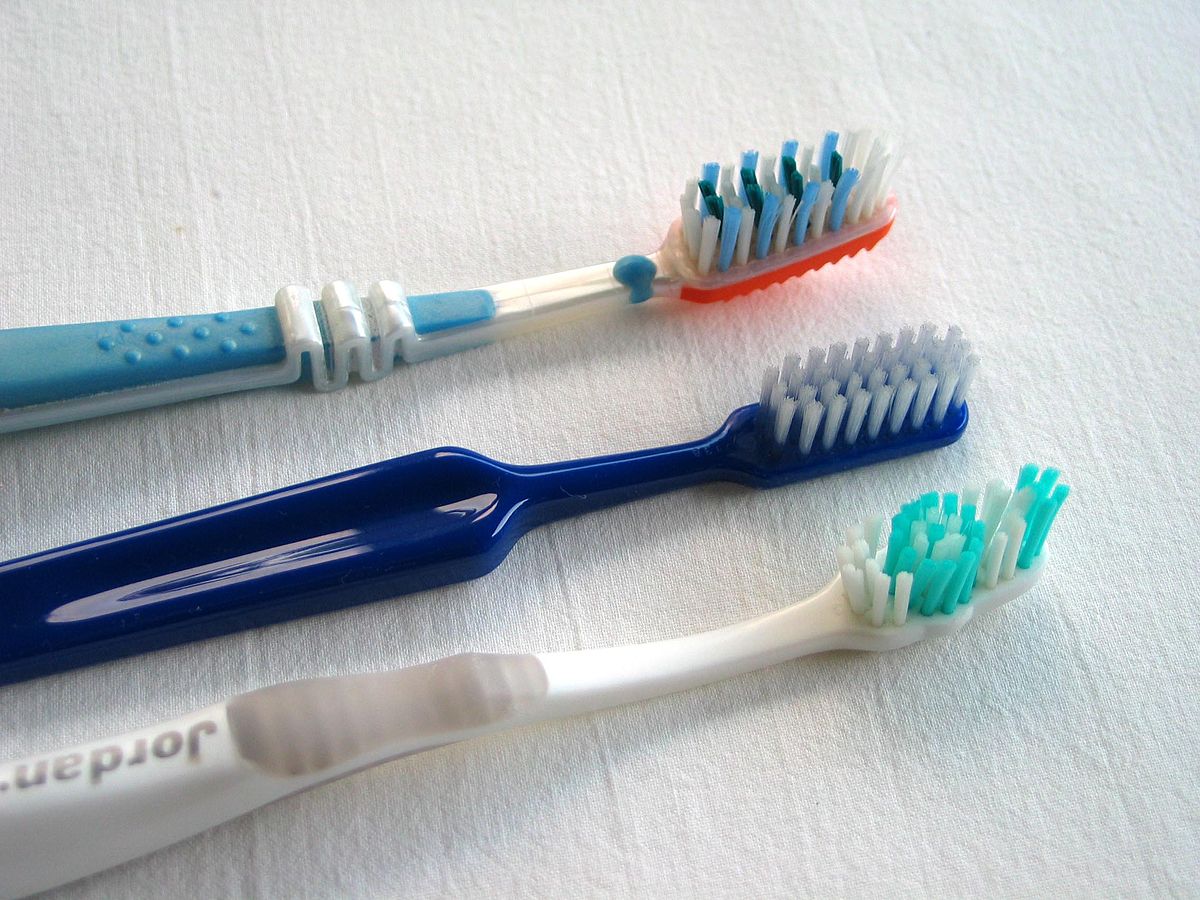 cómo limpiar un cepillo de dientes
