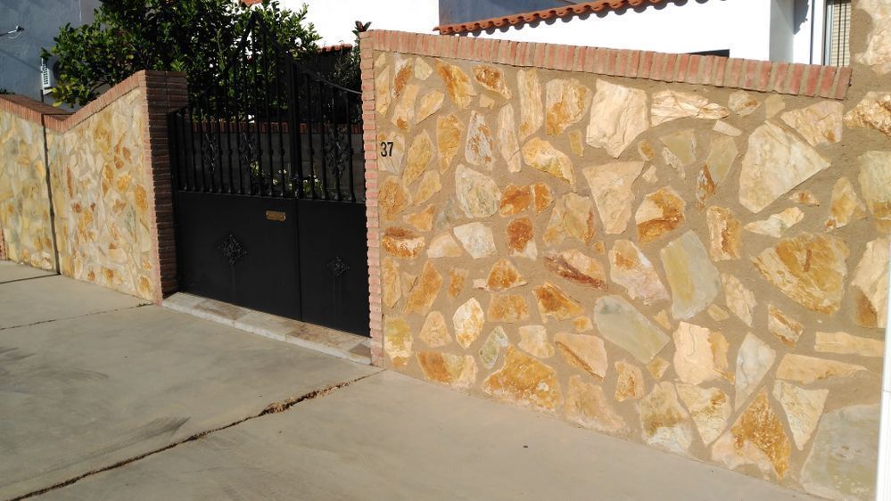Limpiar piedra natural fachada