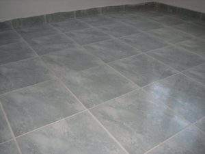 limpiar suelo de gres mate