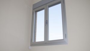 Cómo limpiar el aluminio de las ventanas