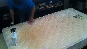 Cómo limpiar manchas colchón