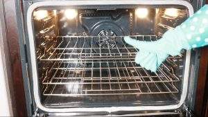 Trucos para limpiar el horno