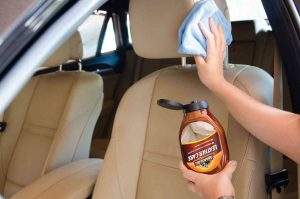 Limpiar e hidratar cuero coche