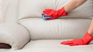 Limpiar un sofá