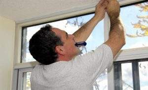 Cómo limpiar ventanas de aluminio blanco